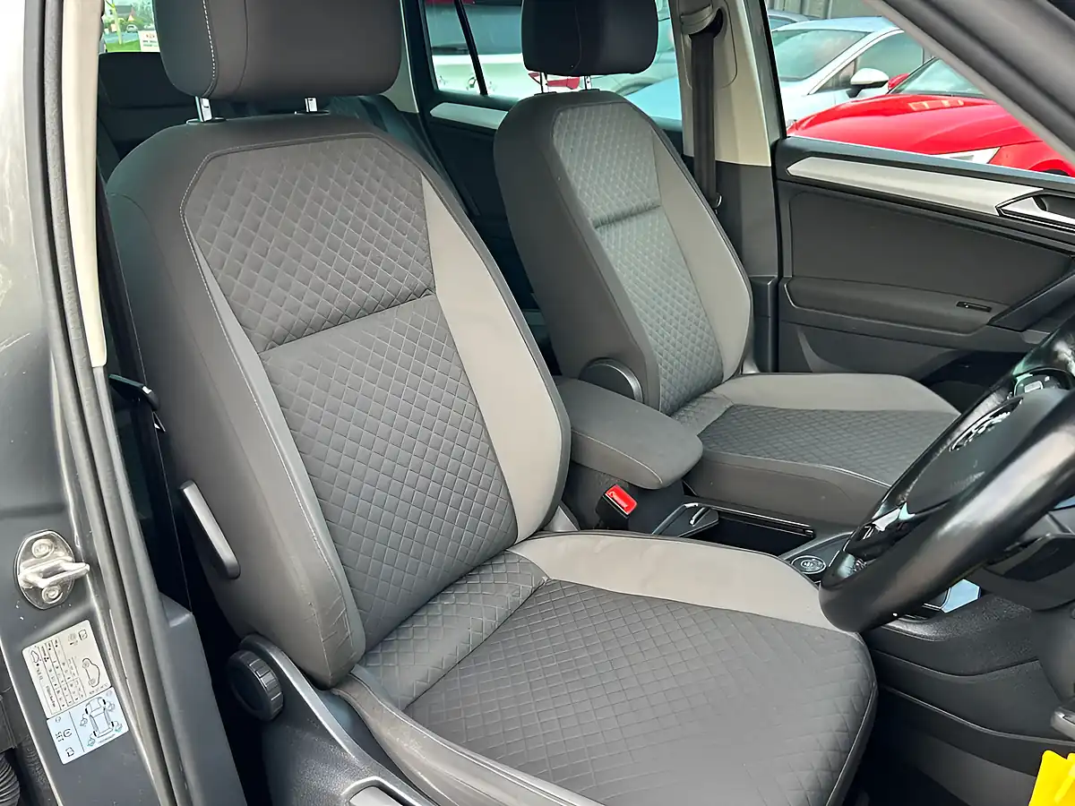Used 2018 Volkswagen Tiguan Se Navigation Grey - Interior and Exterior details 2