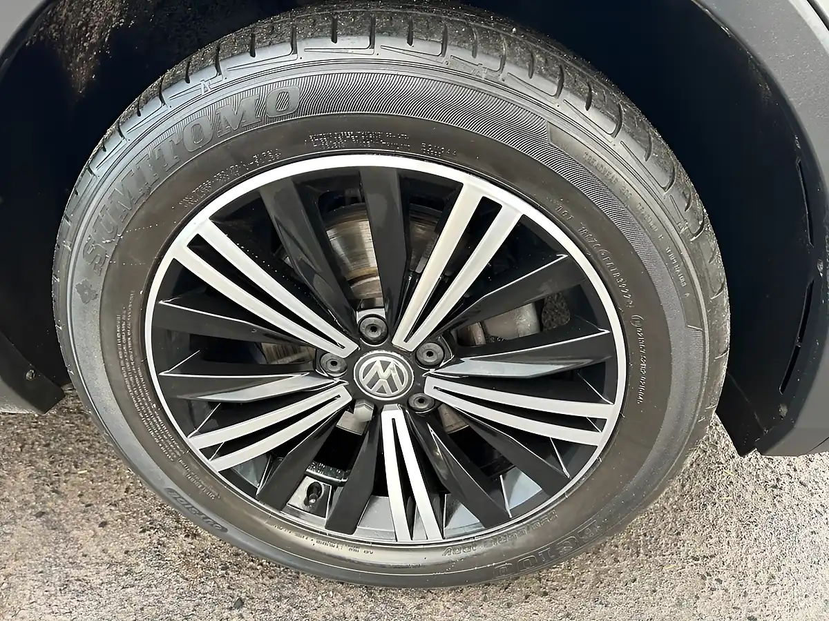 Used 2018 Volkswagen Tiguan Se Navigation Grey - Interior and Exterior details 20