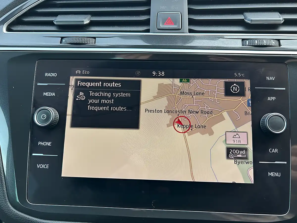Used 2018 Volkswagen Tiguan Se Navigation Grey - Interior and Exterior details 3