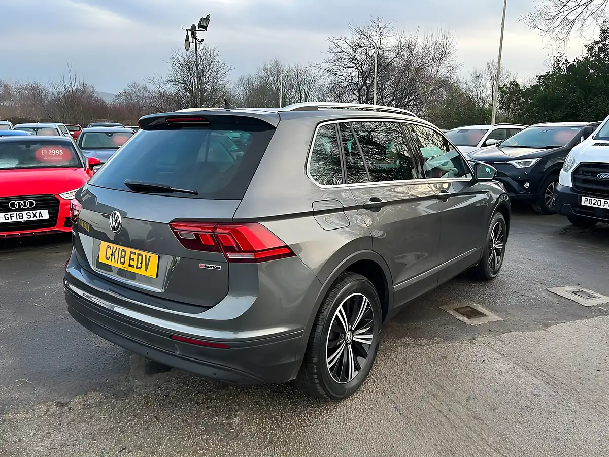 Used 2018 Volkswagen Tiguan Se Navigation Grey - Interior and Exterior details 5