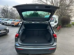 Used 2018 Volkswagen Tiguan Se Navigation Grey - Interior and Exterior details 7