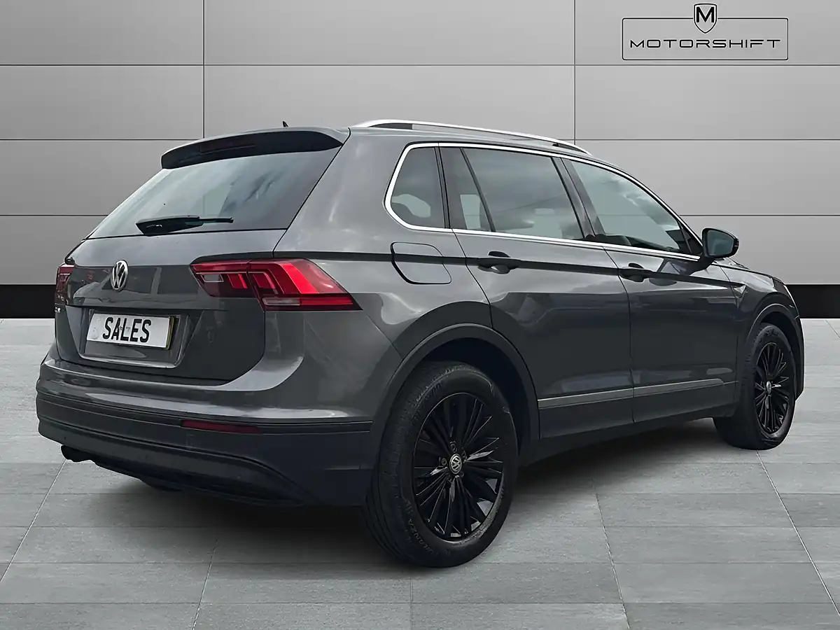 Used 2018 Volkswagen Tiguan Se Navigation Grey - Interior and Exterior details 10