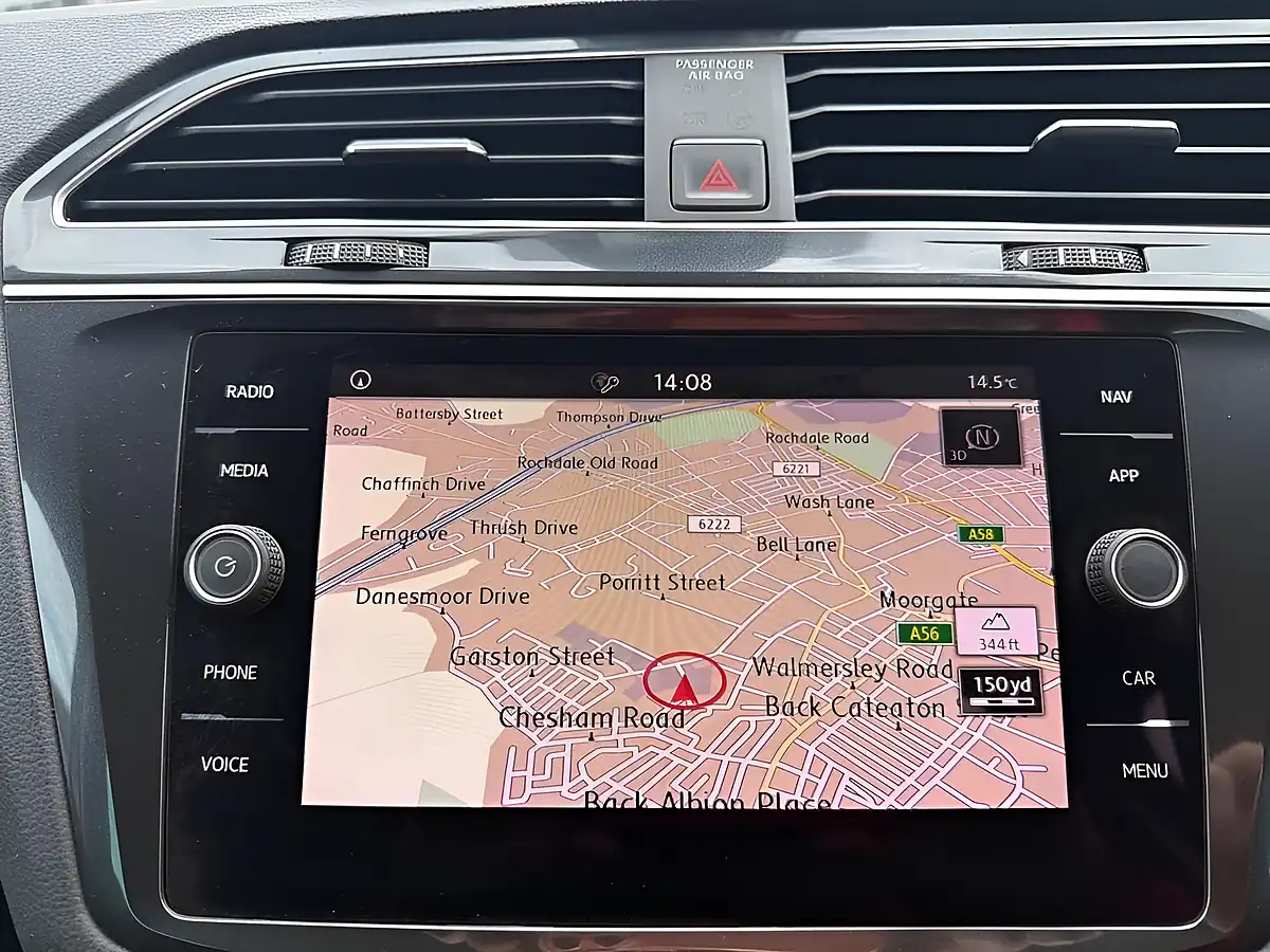 Used 2018 Volkswagen Tiguan Se Navigation Grey - Interior and Exterior details 12