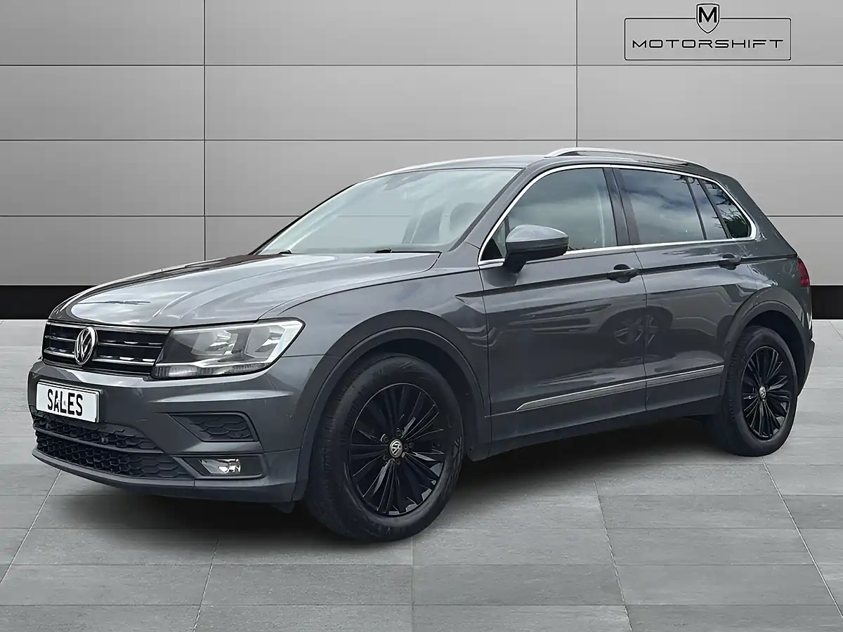 Used 2018 Volkswagen Tiguan Se Navigation Grey - Interior and Exterior details 4