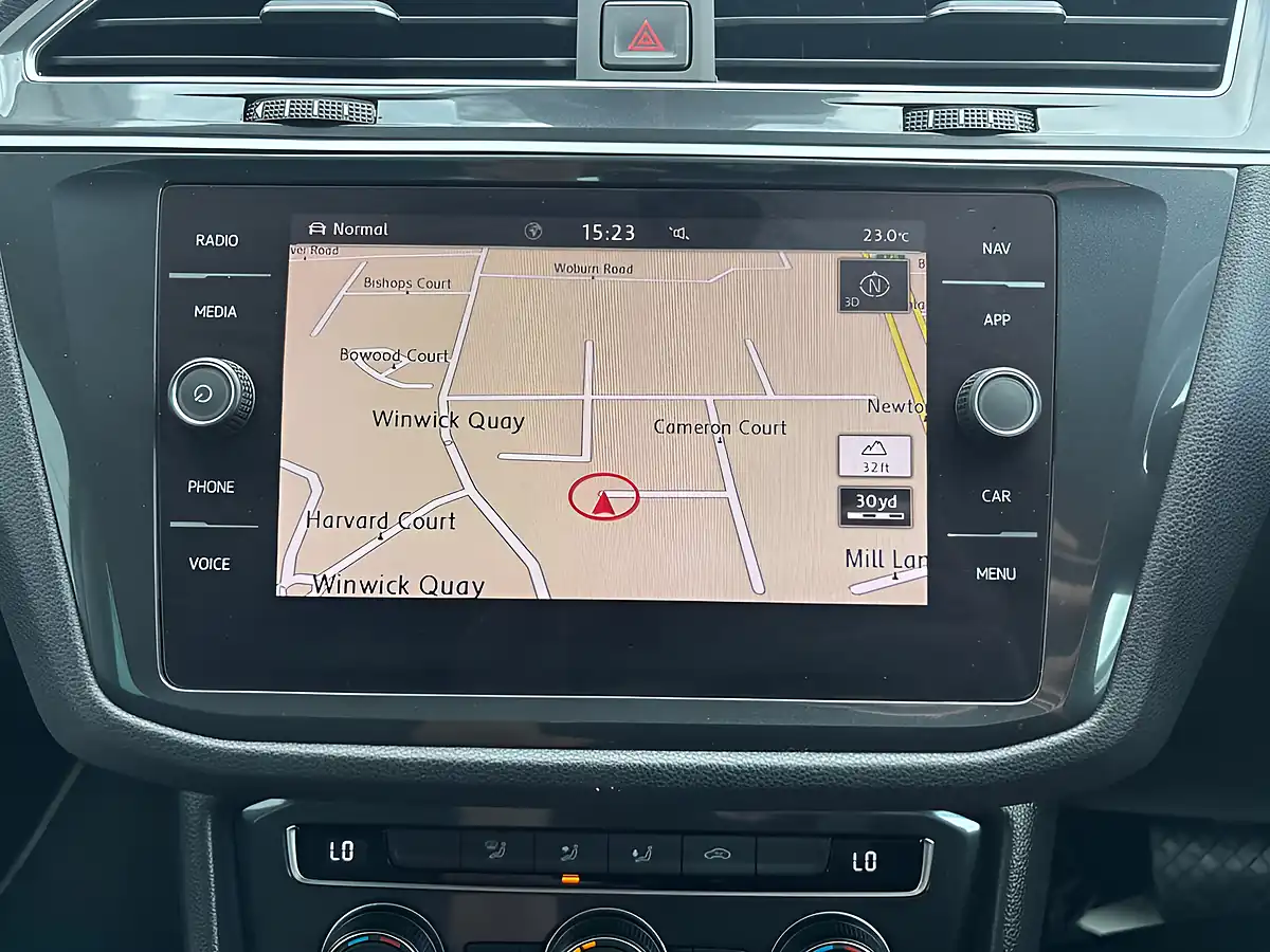Used 2018 Volkswagen Tiguan Se Navigation Grey - Interior and Exterior details 11