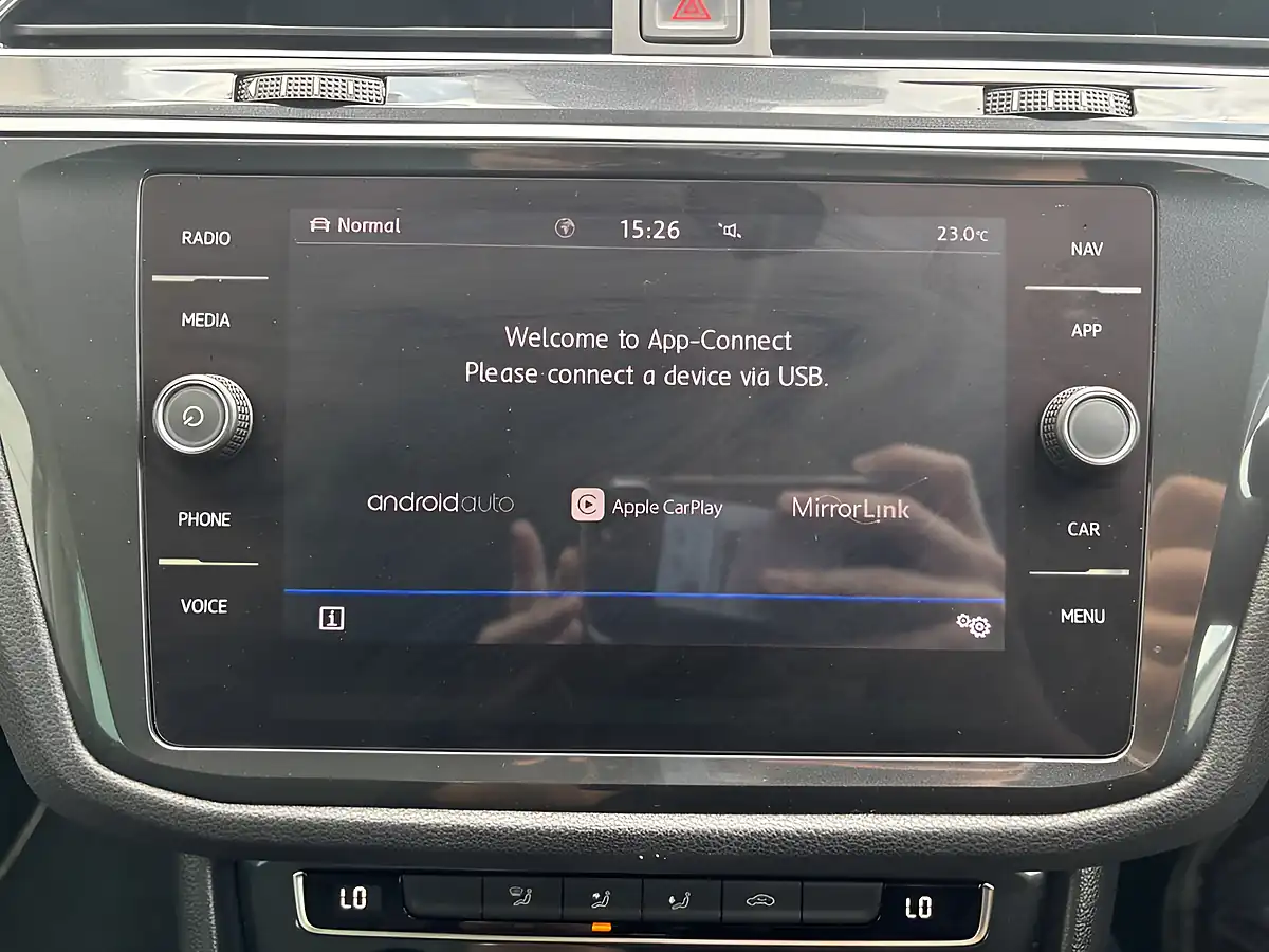 Used 2018 Volkswagen Tiguan Se Navigation Grey - Interior and Exterior details 12