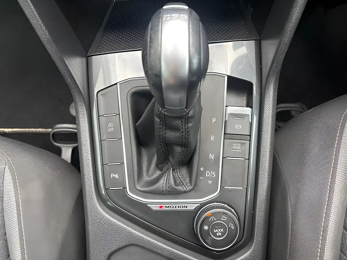 Used 2018 Volkswagen Tiguan Se Navigation Grey - Interior and Exterior details 13