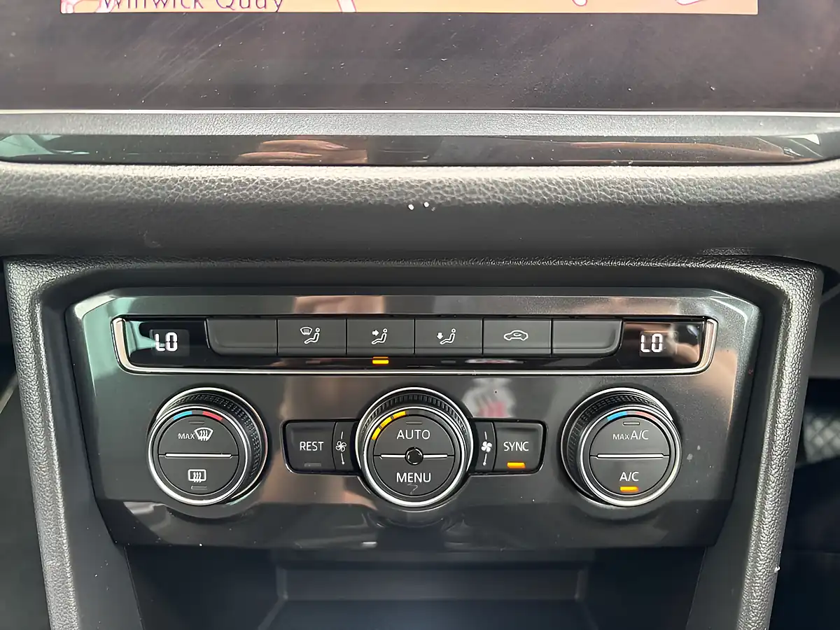 Used 2018 Volkswagen Tiguan Se Navigation Grey - Interior and Exterior details 15