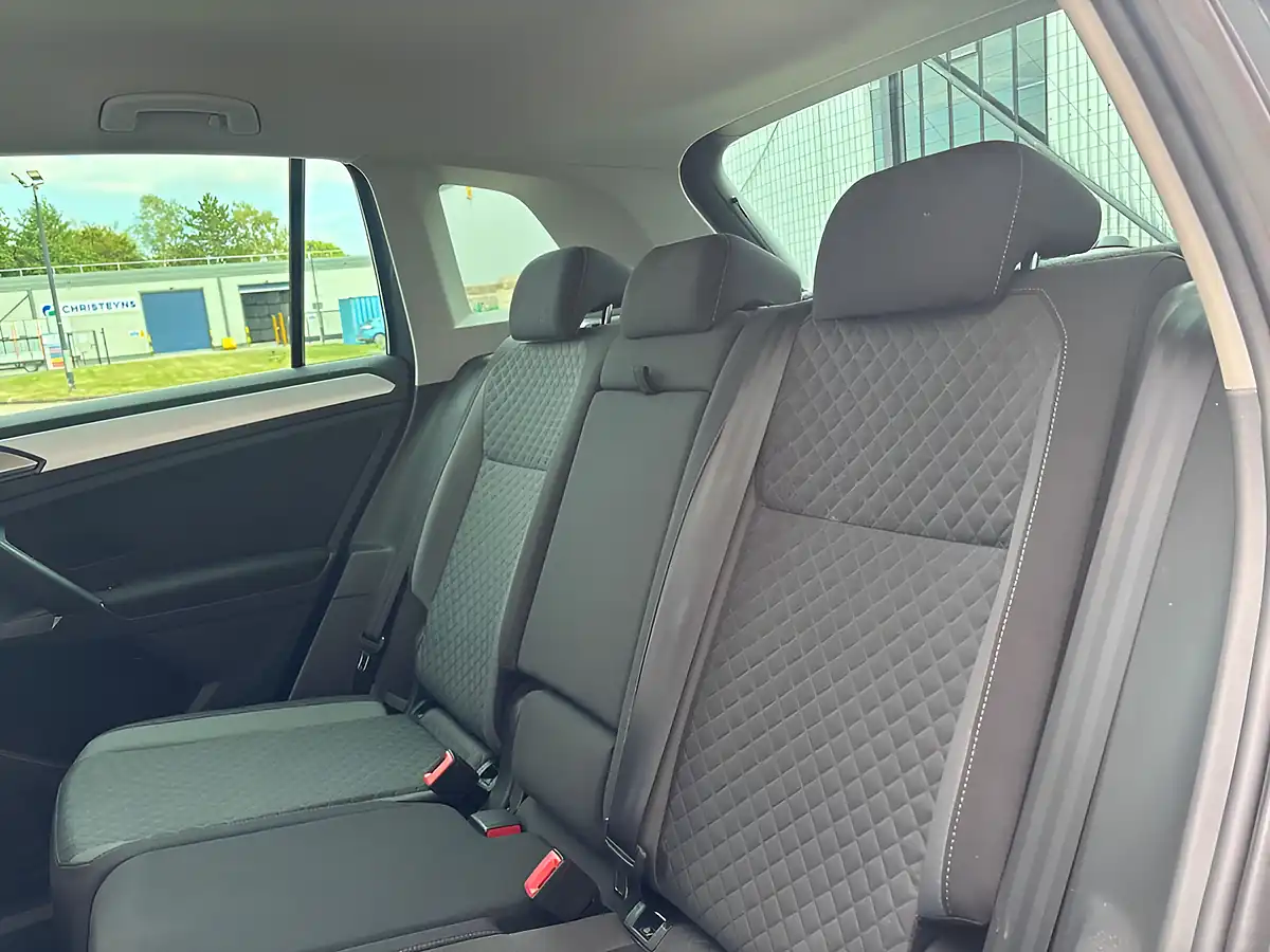 Used 2018 Volkswagen Tiguan Se Navigation Grey - Interior and Exterior details 18