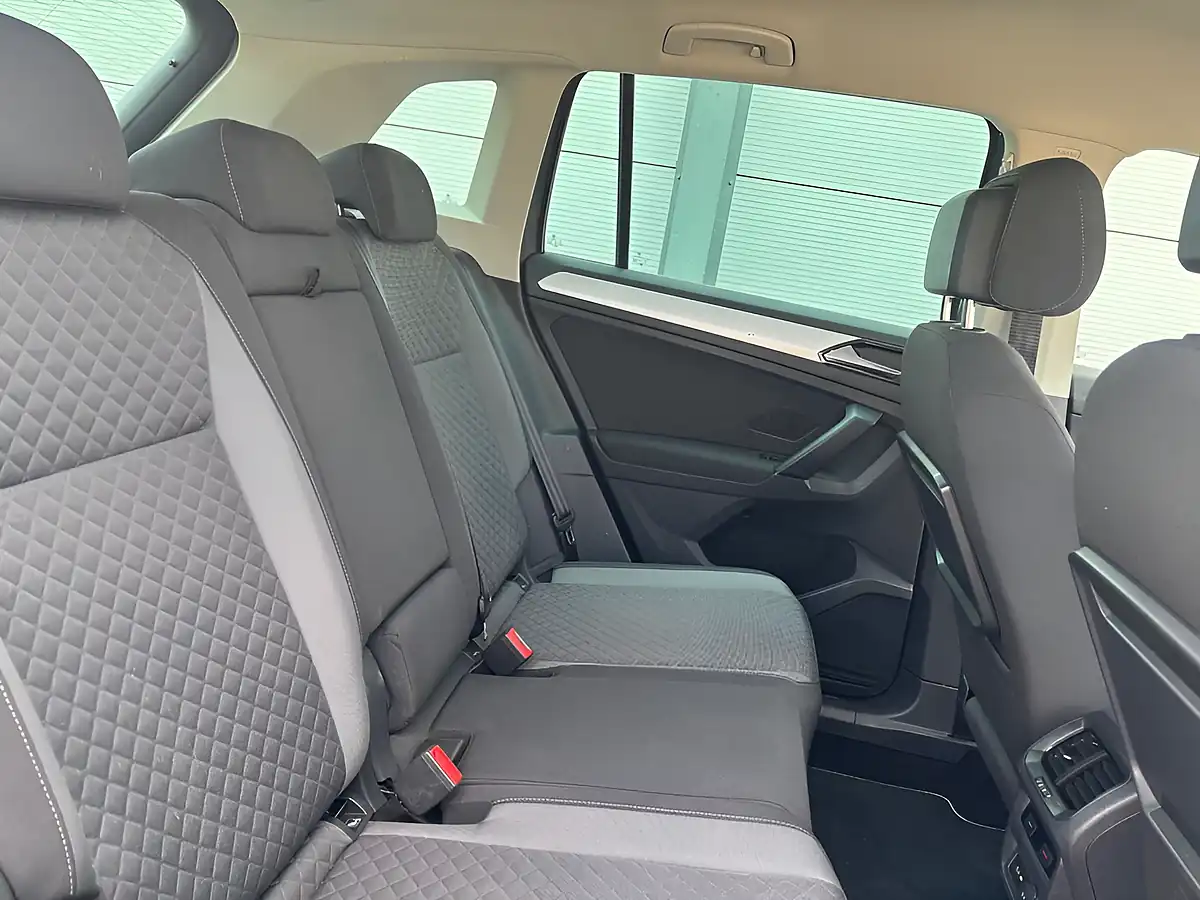 Used 2018 Volkswagen Tiguan Se Navigation Grey - Interior and Exterior details 19