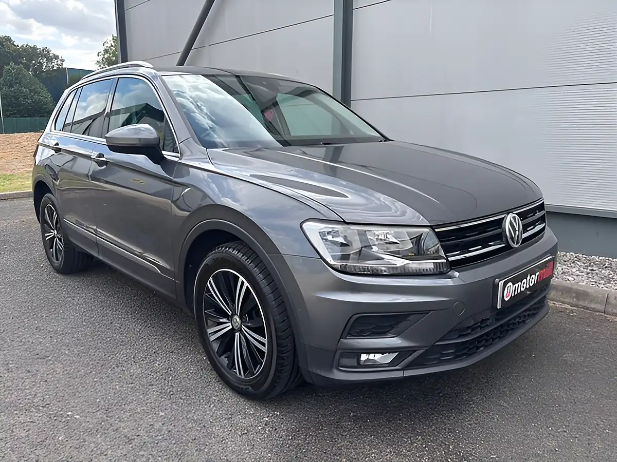 Used 2018 Volkswagen Tiguan Se Navigation Grey - Interior and Exterior details 2