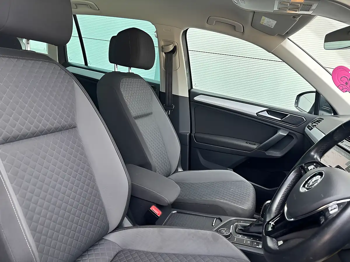 Used 2018 Volkswagen Tiguan Se Navigation Grey - Interior and Exterior details 20