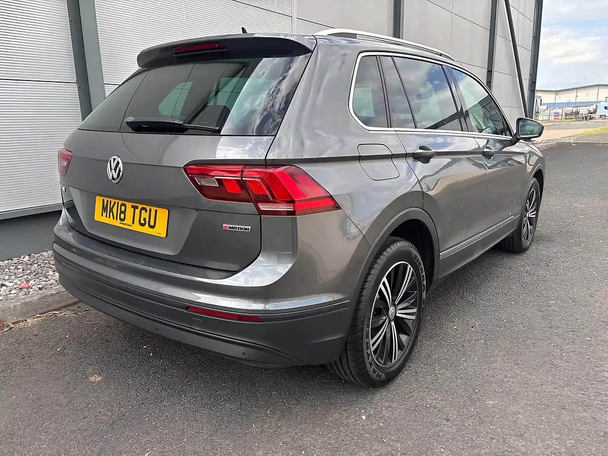 Used 2018 Volkswagen Tiguan Se Navigation Grey - Interior and Exterior details 5