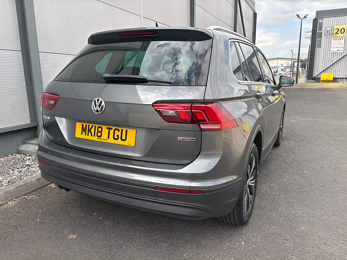 Used 2018 Volkswagen Tiguan Se Navigation Grey - Interior and Exterior details 6