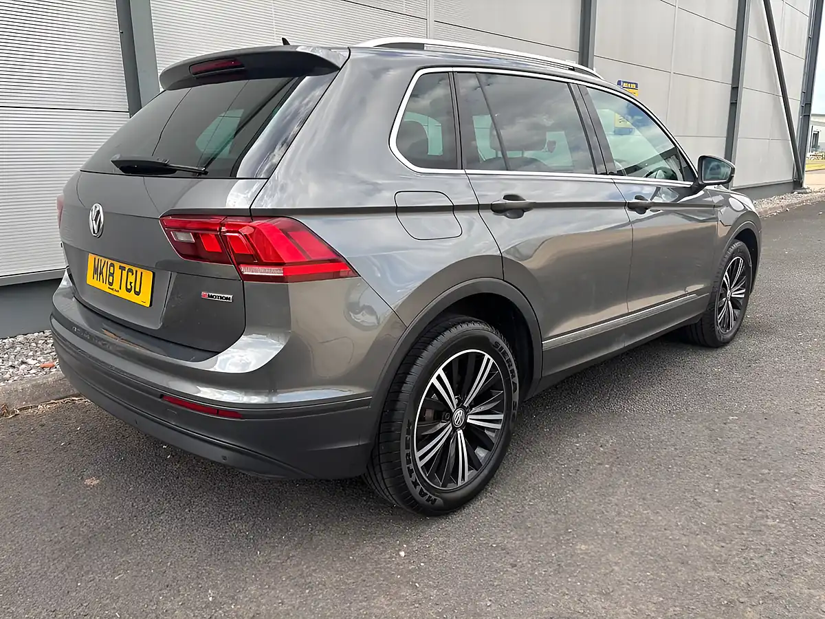 Used 2018 Volkswagen Tiguan Se Navigation Grey - Interior and Exterior details 7