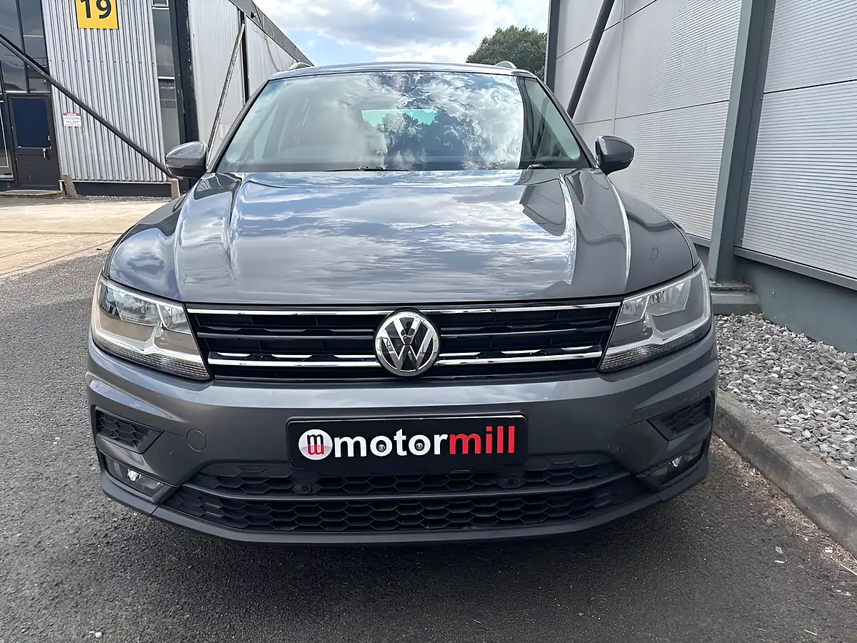 Used 2018 Volkswagen Tiguan Se Navigation Grey - Interior and Exterior details 8