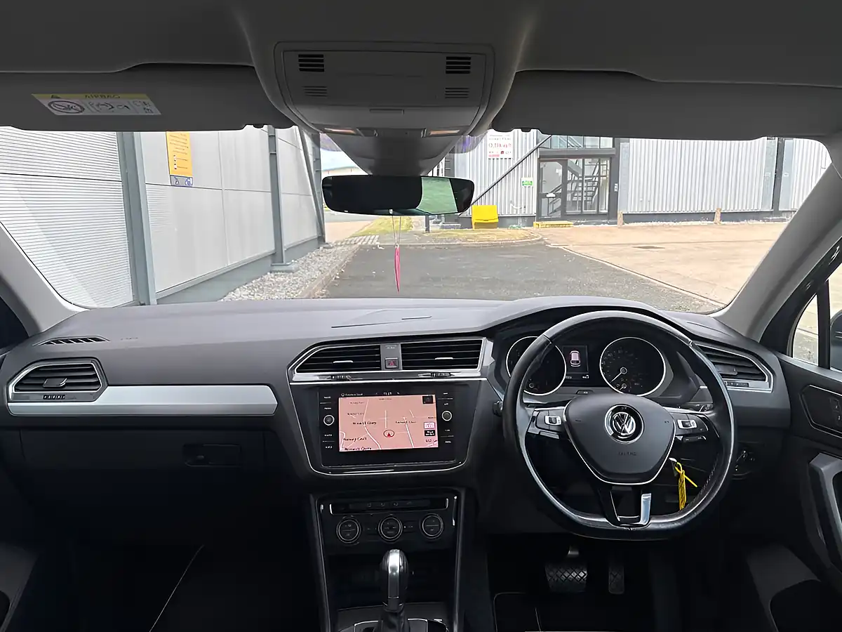 Used 2018 Volkswagen Tiguan Se Navigation Grey - Interior and Exterior details 9
