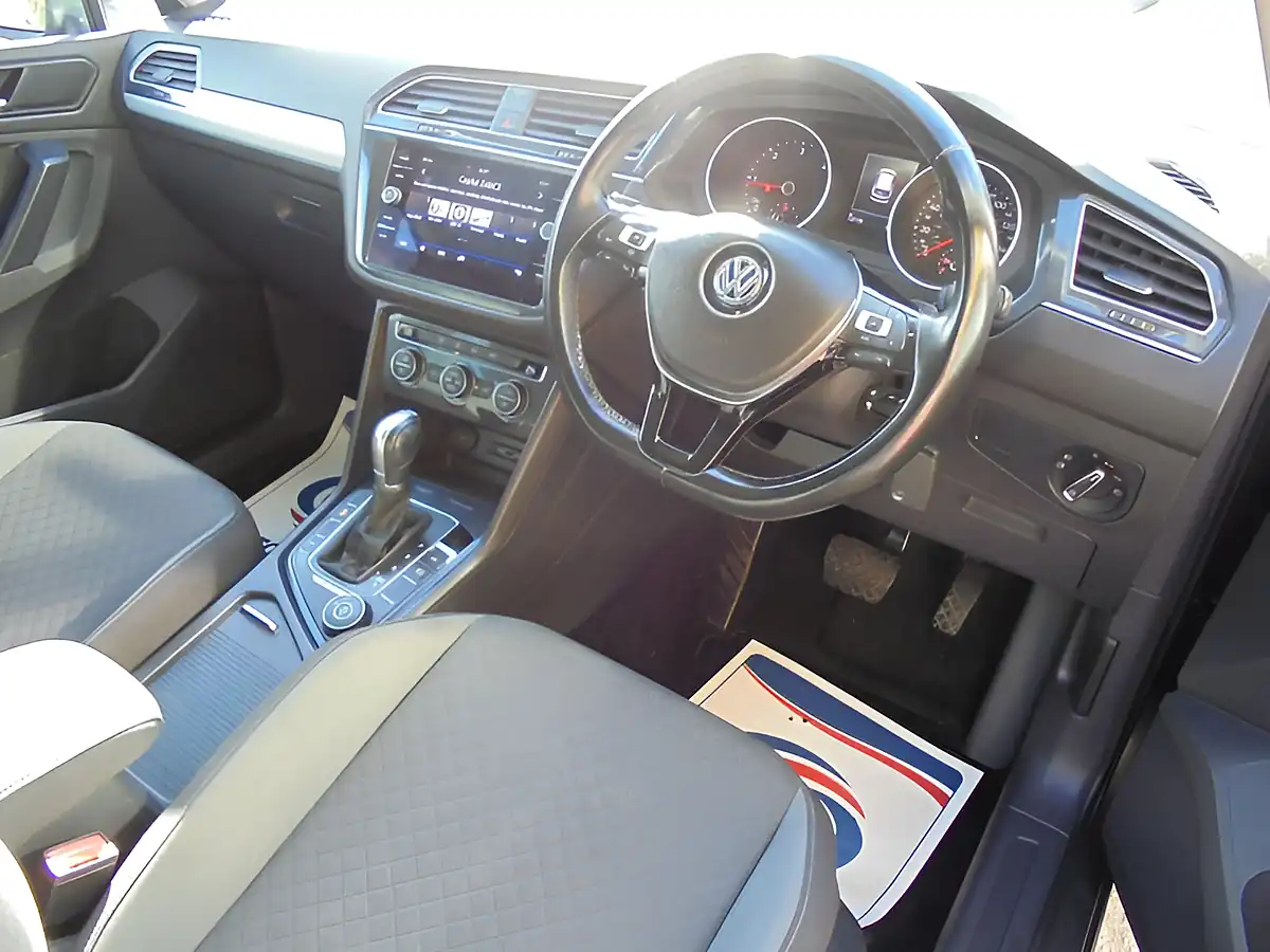 Used 2018 Volkswagen Tiguan Se Navigation Grey - Interior and Exterior details 10
