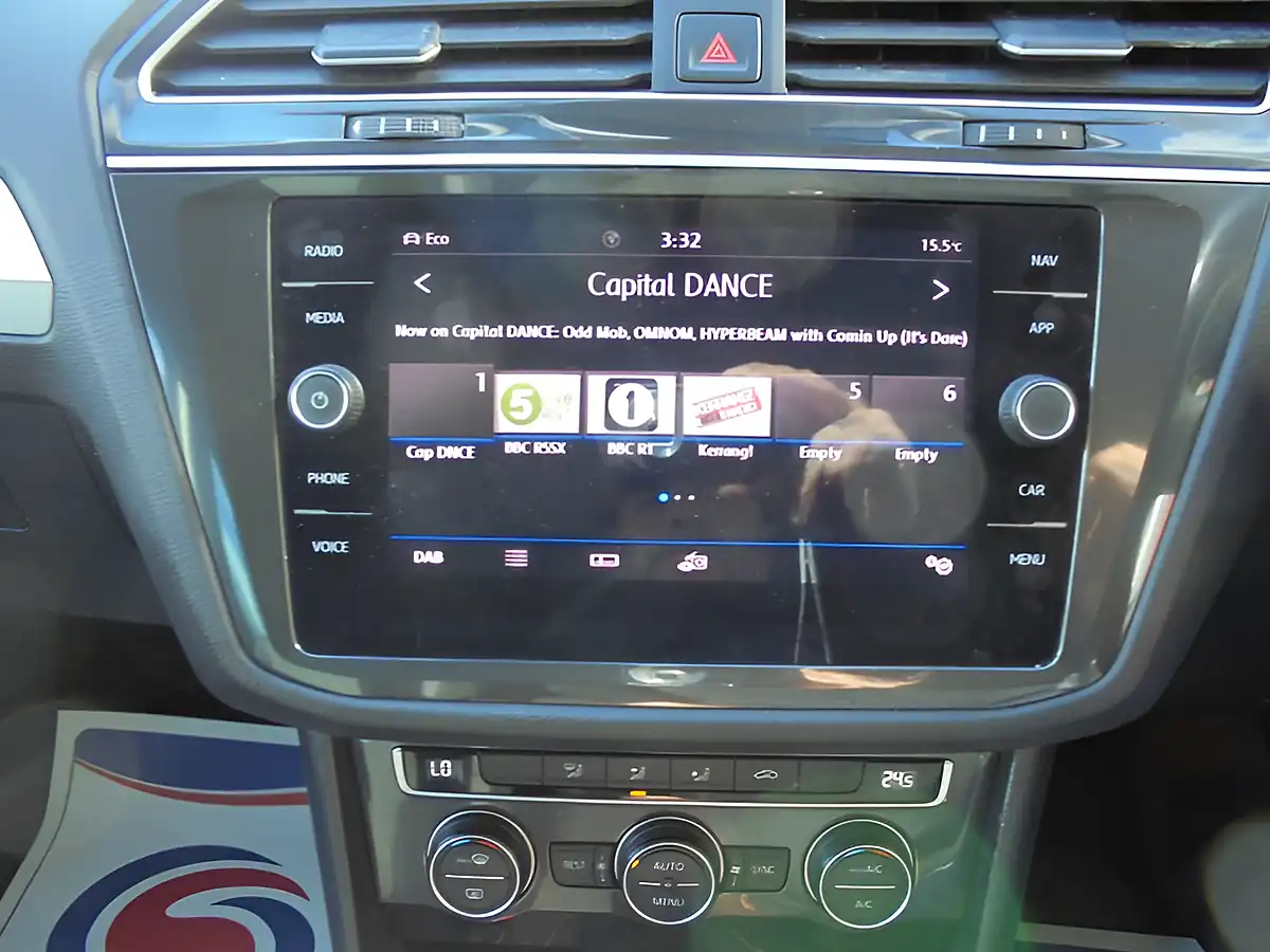 Used 2018 Volkswagen Tiguan Se Navigation Grey - Interior and Exterior details 12