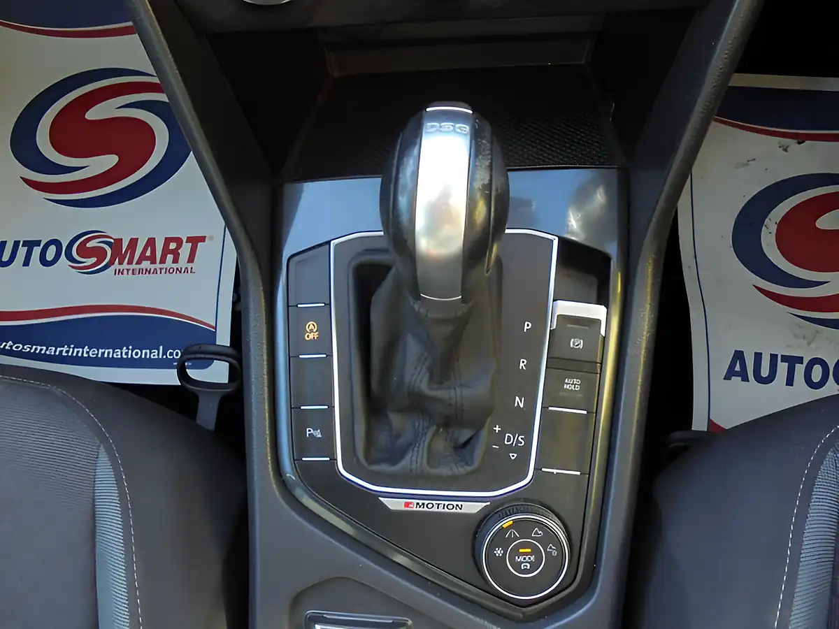 Used 2018 Volkswagen Tiguan Se Navigation Grey - Interior and Exterior details 13