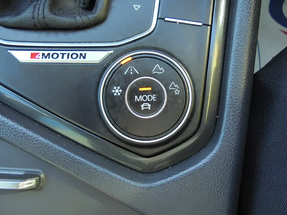 Used 2018 Volkswagen Tiguan Se Navigation Grey - Interior and Exterior details 14