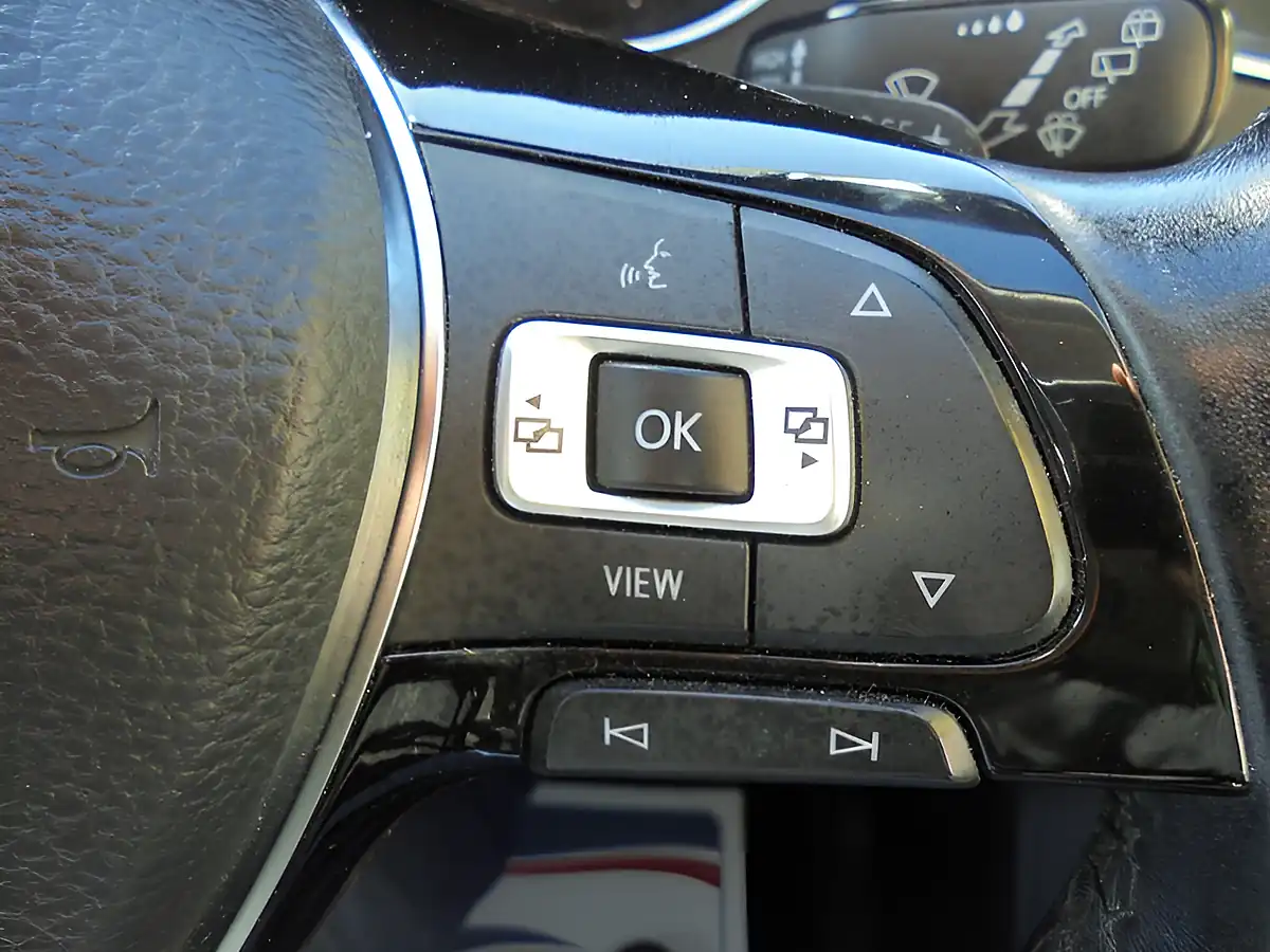 Used 2018 Volkswagen Tiguan Se Navigation Grey - Interior and Exterior details 15