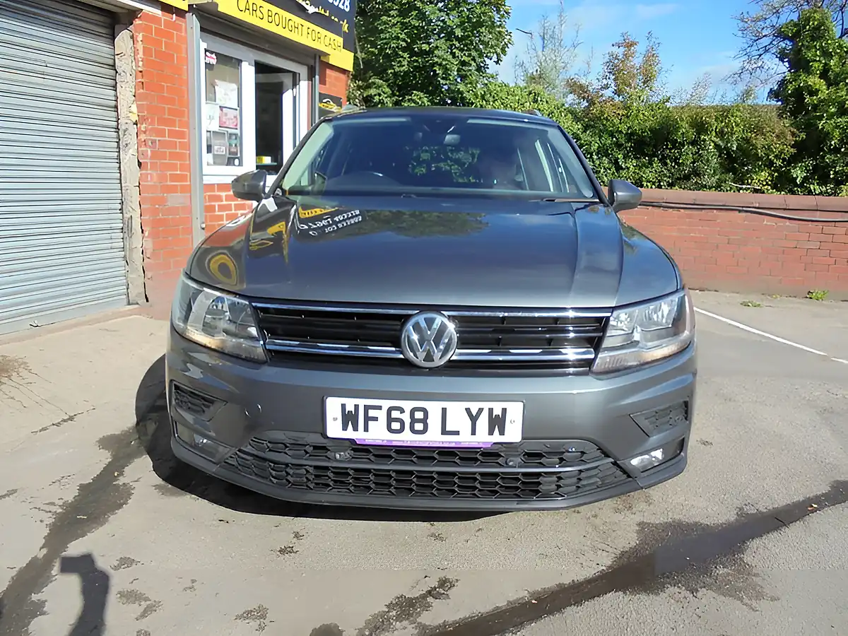 Used 2018 Volkswagen Tiguan Se Navigation Grey - Interior and Exterior details 4