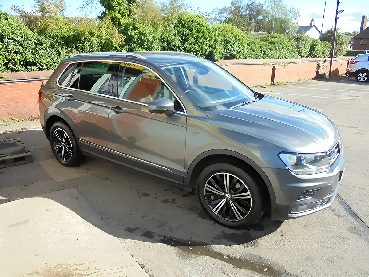 Used 2018 Volkswagen Tiguan Se Navigation Grey - Interior and Exterior details 6