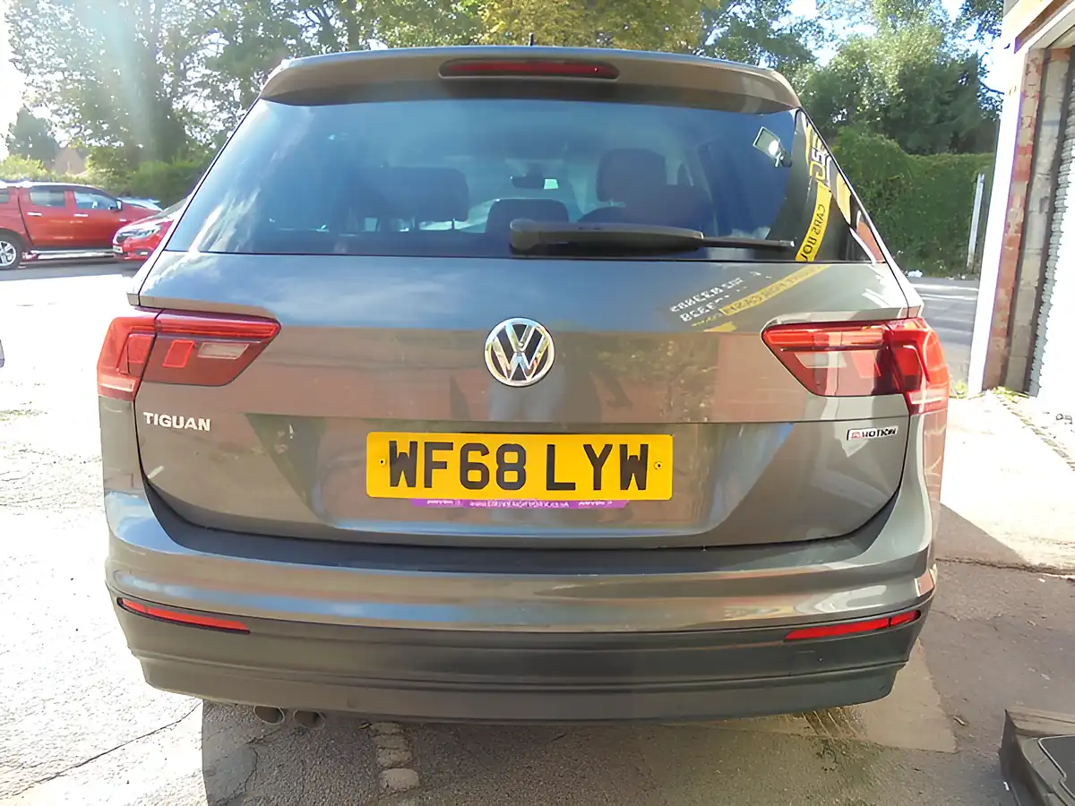 Used 2018 Volkswagen Tiguan Se Navigation Grey - Interior and Exterior details 7