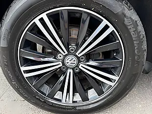 Used 2018 Volkswagen Tiguan Se Navigation Grey - Interior and Exterior details 10
