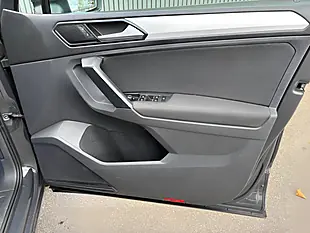 Used 2018 Volkswagen Tiguan Se Navigation Grey - Interior and Exterior details 11