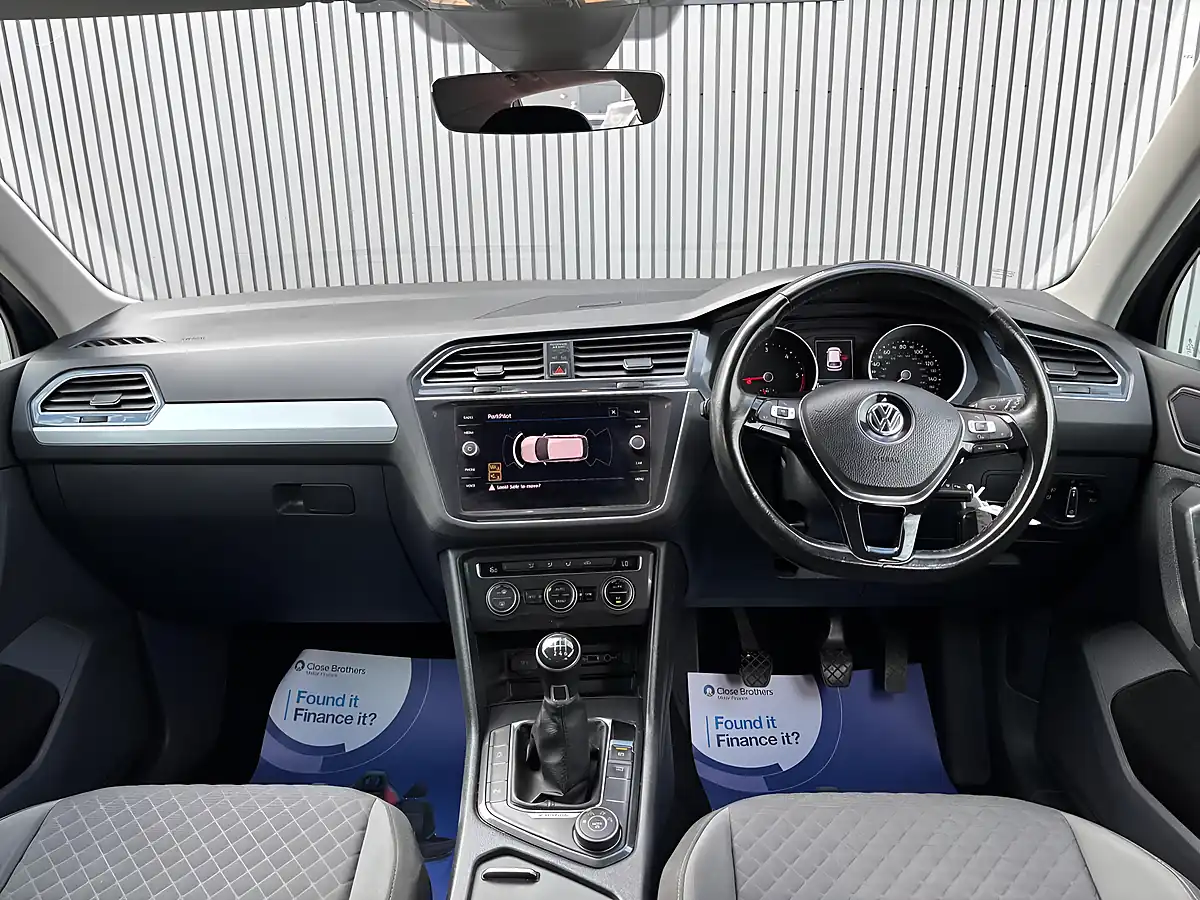 Used 2018 Volkswagen Tiguan Se Navigation Grey - Interior and Exterior details 15
