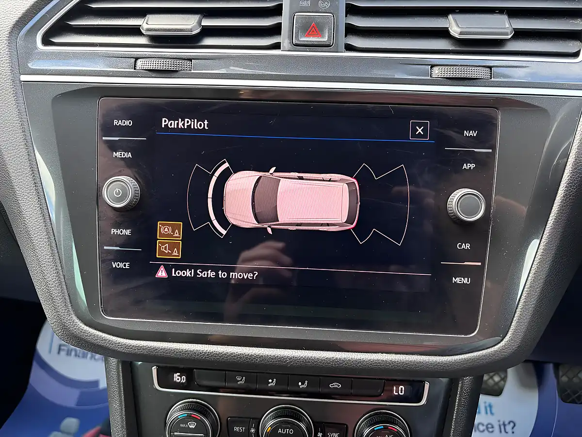 Used 2018 Volkswagen Tiguan Se Navigation Grey - Interior and Exterior details 16