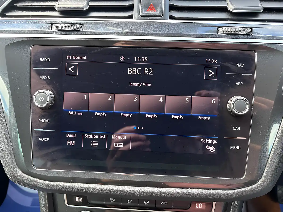 Used 2018 Volkswagen Tiguan Se Navigation Grey - Interior and Exterior details 17