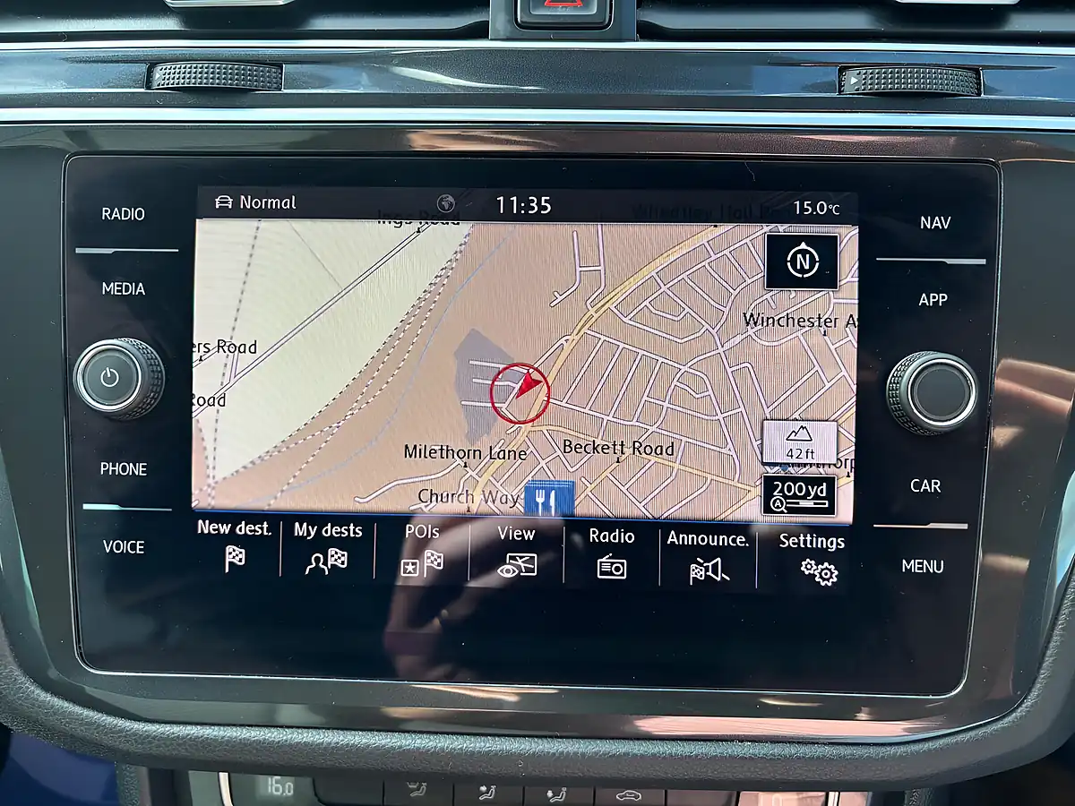 Used 2018 Volkswagen Tiguan Se Navigation Grey - Interior and Exterior details 18
