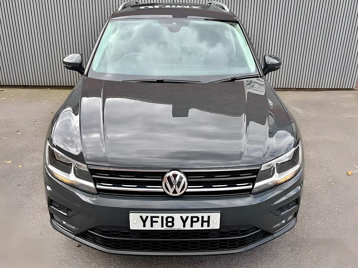 Used 2018 Volkswagen Tiguan Se Navigation Grey - Interior and Exterior details 4