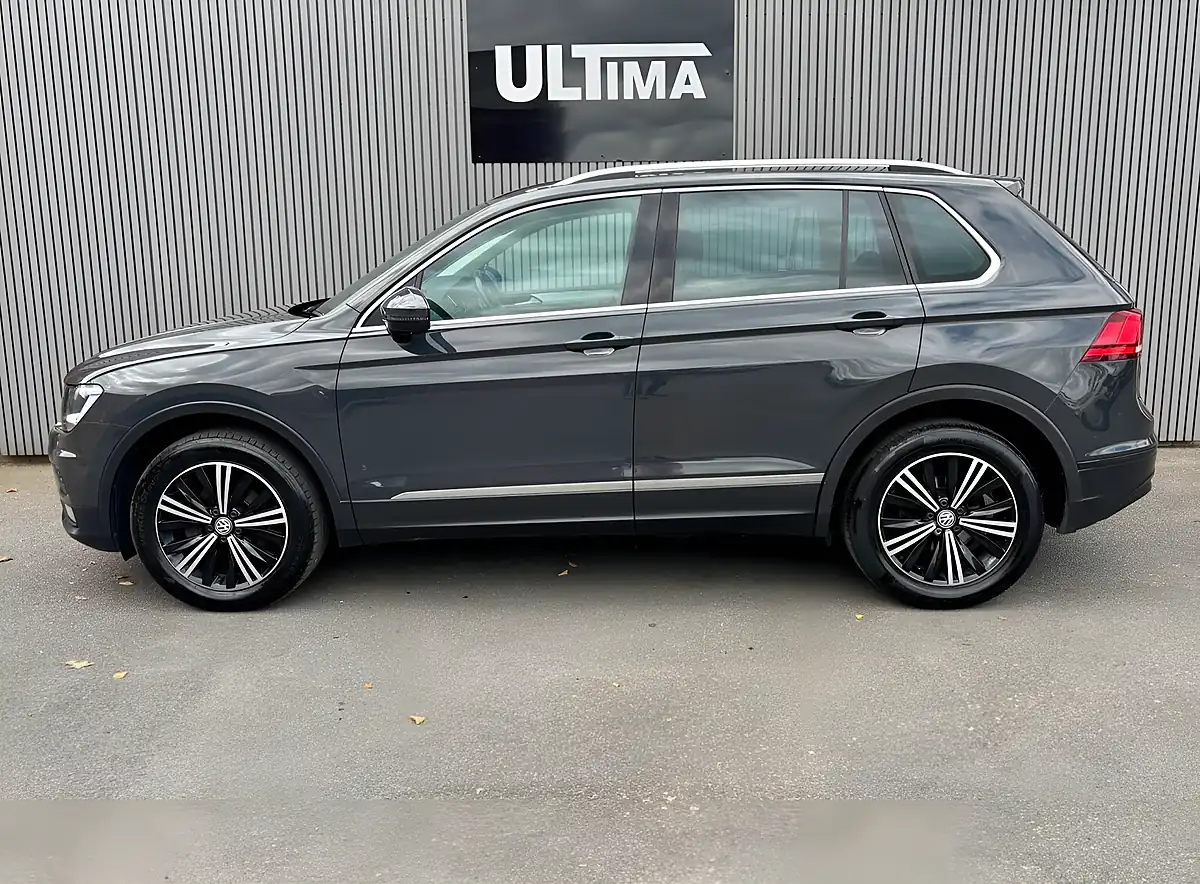 Used 2018 Volkswagen Tiguan Se Navigation Grey - Interior and Exterior details 7