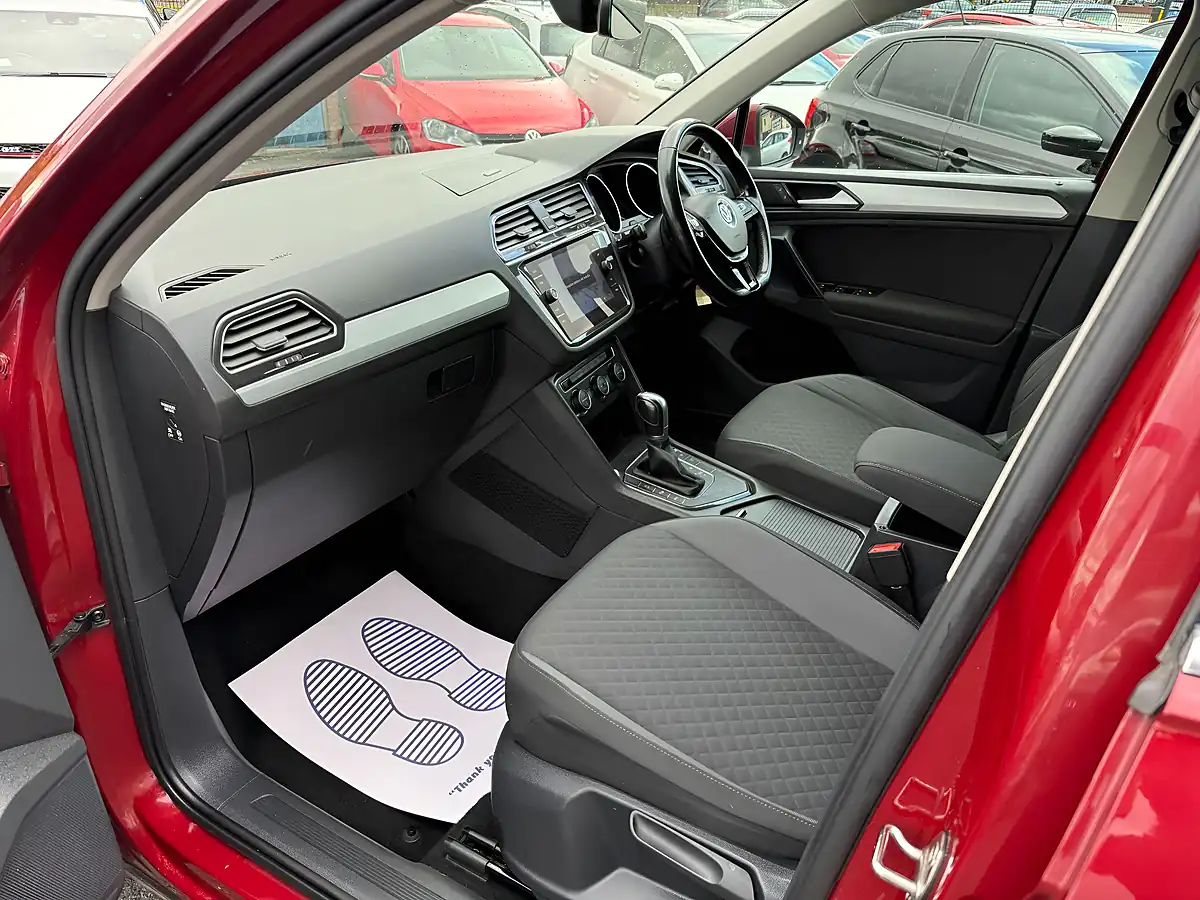 Used 2018 Volkswagen Tiguan Se Navigation Red - Interior and Exterior details 12