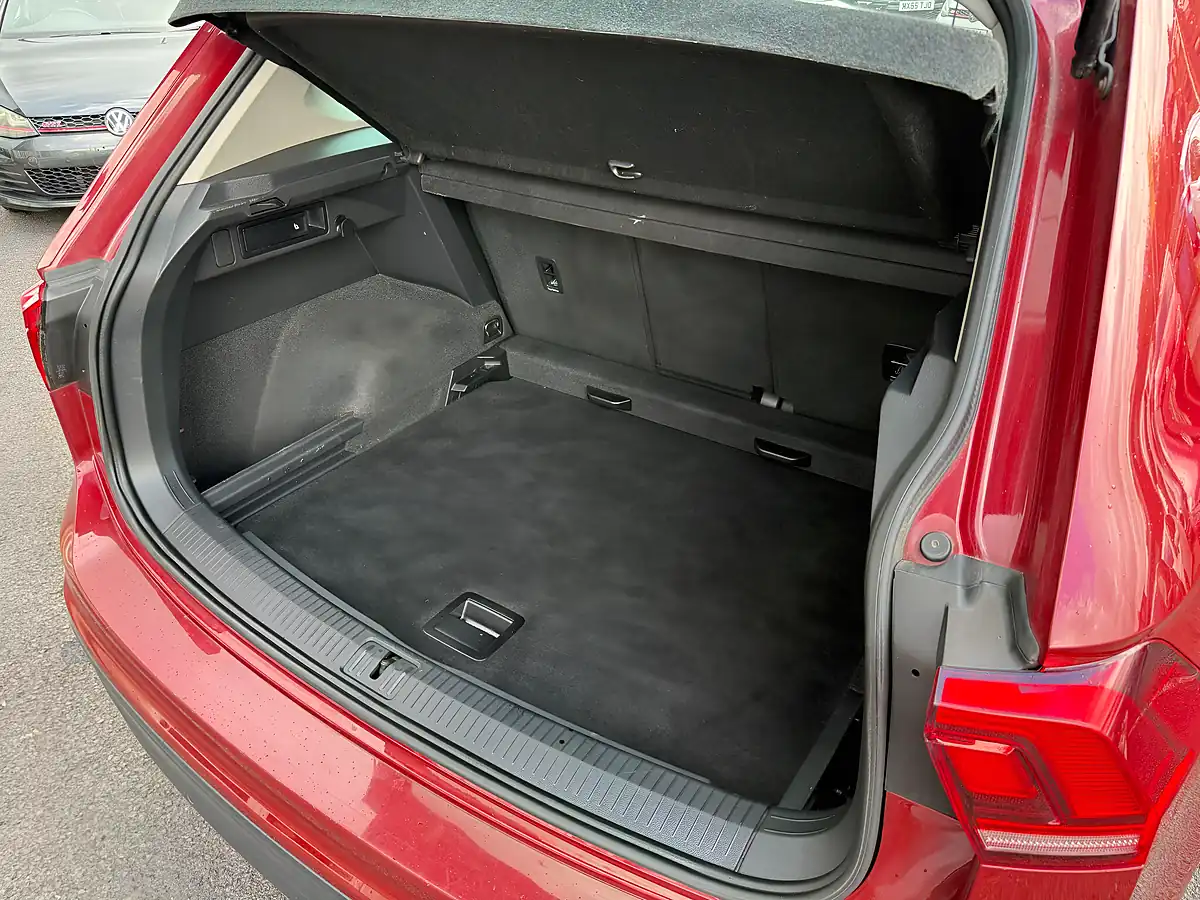 Used 2018 Volkswagen Tiguan Se Navigation Red - Interior and Exterior details 19