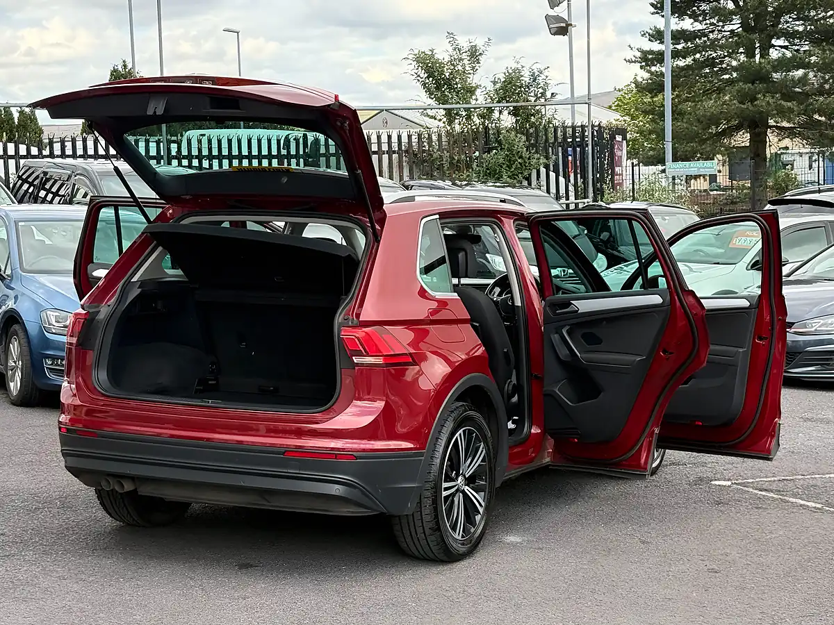 Used 2018 Volkswagen Tiguan Se Navigation Red - Interior and Exterior details 2