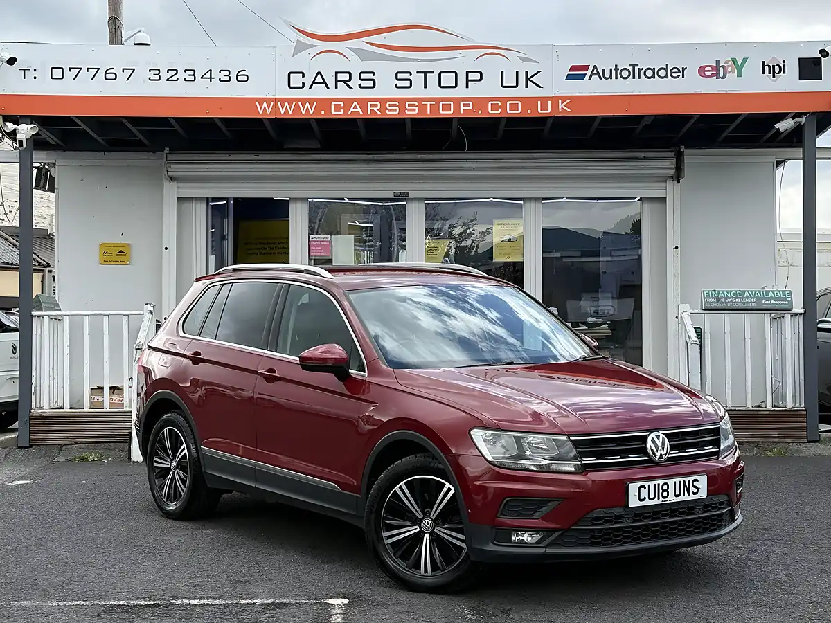 Used 2018 Volkswagen Tiguan Se Navigation Red - Interior and Exterior details 5