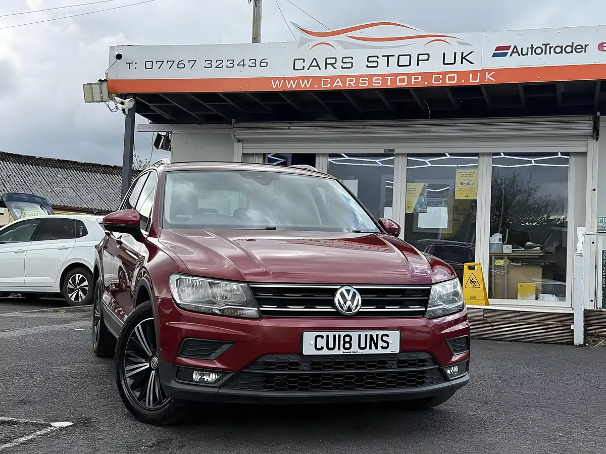 Used 2018 Volkswagen Tiguan Se Navigation Red - Interior and Exterior details 6