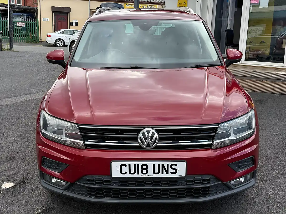 Used 2018 Volkswagen Tiguan Se Navigation Red - Interior and Exterior details 8