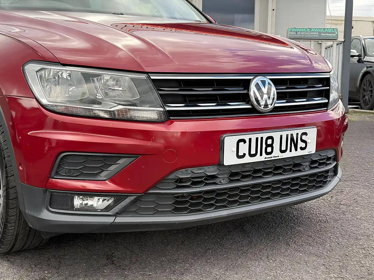 Used 2018 Volkswagen Tiguan Se Navigation Red - Interior and Exterior details 9