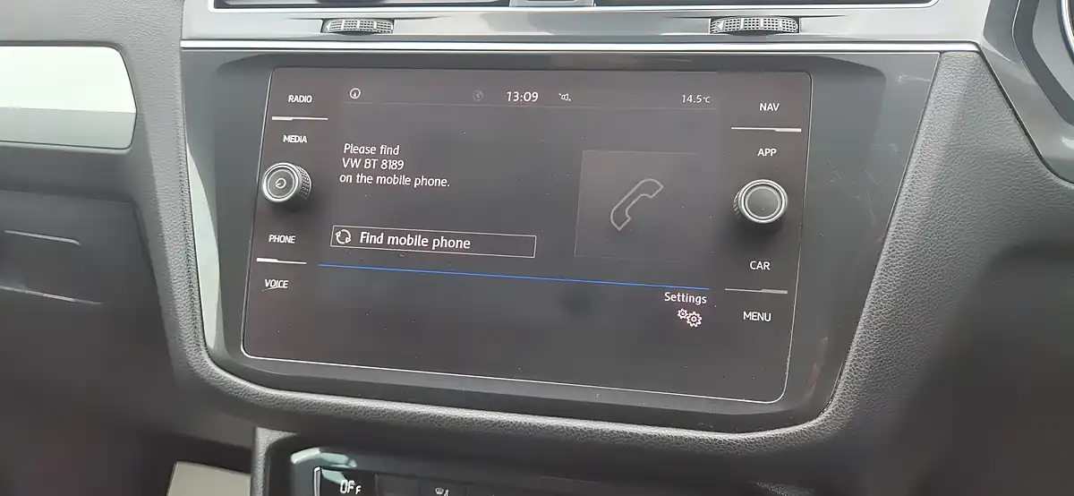 Used 2018 Volkswagen Tiguan Se Navigation Silver - Interior and Exterior details 13