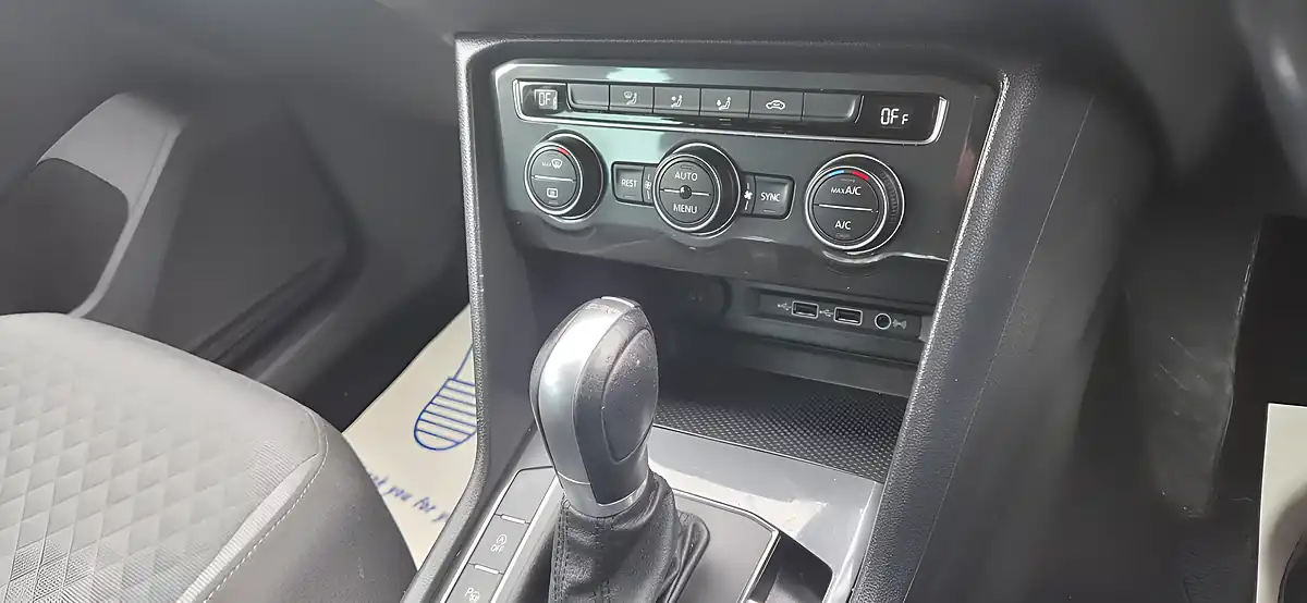 Used 2018 Volkswagen Tiguan Se Navigation Silver - Interior and Exterior details 14
