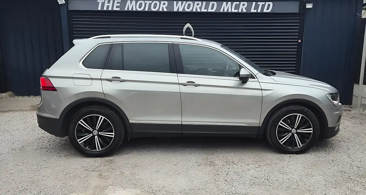 Used 2018 Volkswagen Tiguan Se Navigation Silver - Interior and Exterior details 4