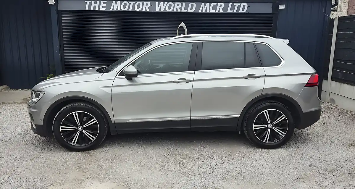 Used 2018 Volkswagen Tiguan Se Navigation Silver - Interior and Exterior details 9