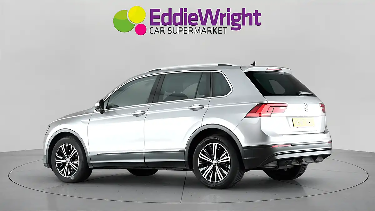 Used 2018 Volkswagen Tiguan Se Navigation Silver - Interior and Exterior details 5