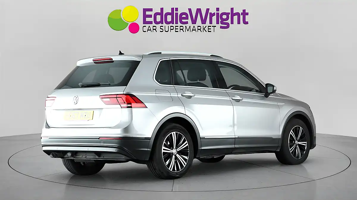 Used 2018 Volkswagen Tiguan Se Navigation Silver - Interior and Exterior details 7